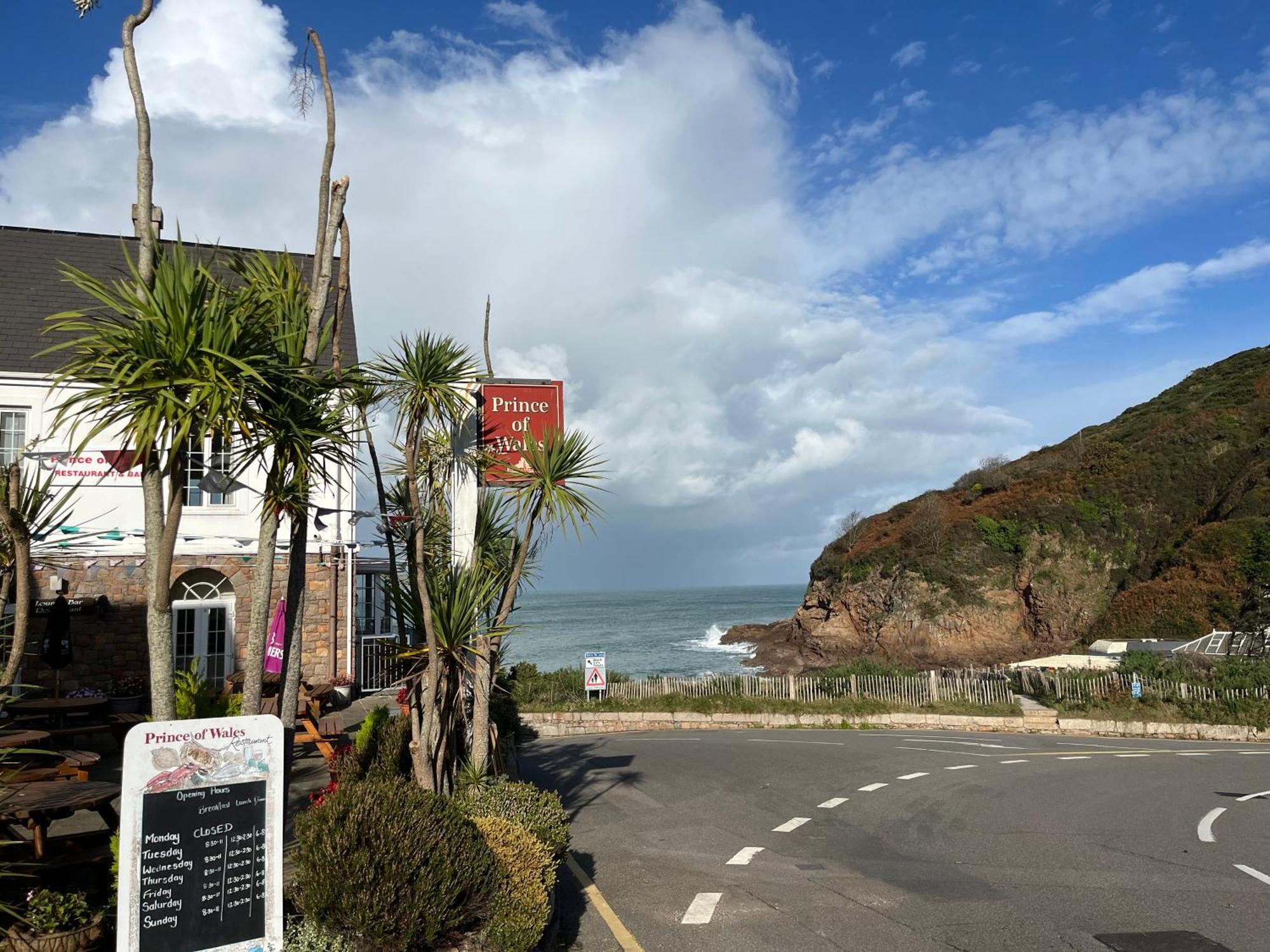 The Prince Of Wales Hotel St Ouen's Exterior photo